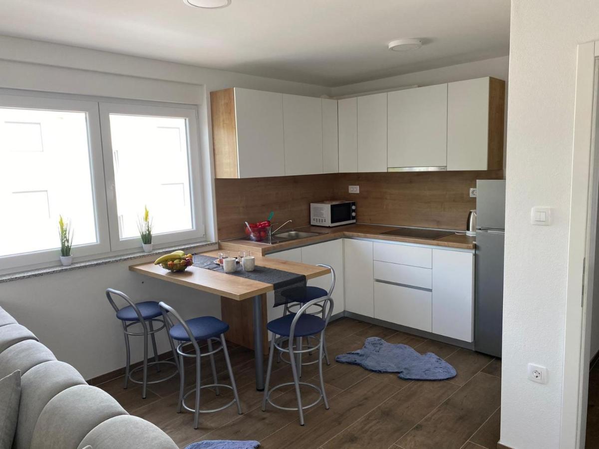 Apartmani Grgic On The Adress Branka Fucica 96 Malinska Exteriör bild