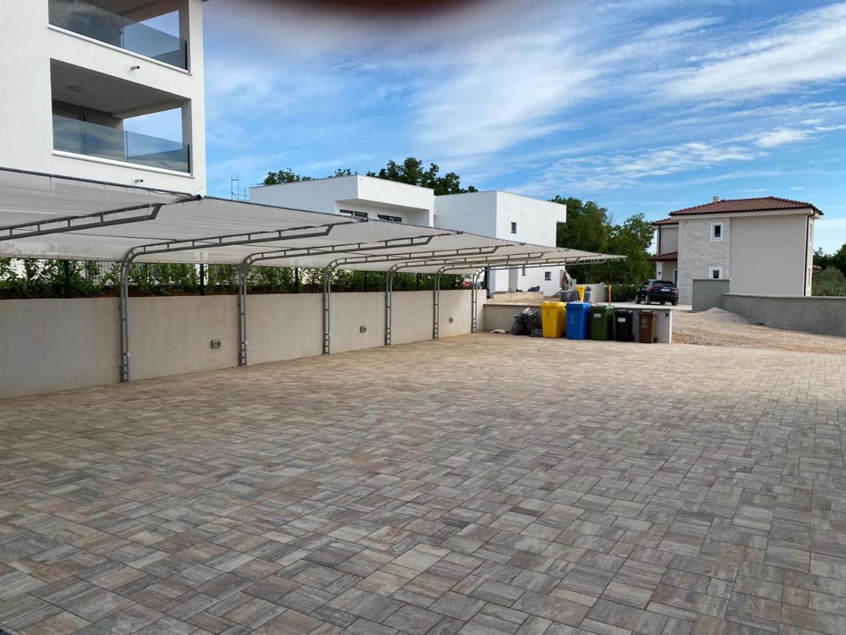 Apartmani Grgic On The Adress Branka Fucica 96 Malinska Exteriör bild