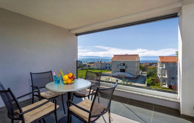 Apartmani Grgic On The Adress Branka Fucica 96 Malinska Exteriör bild
