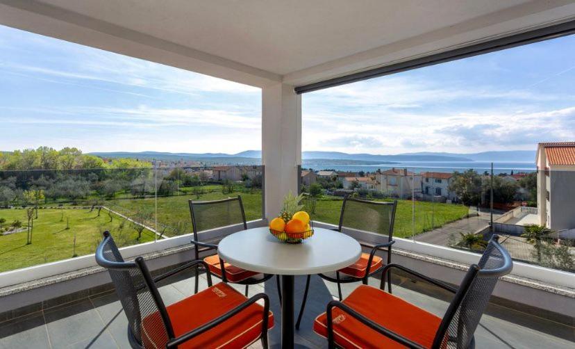Apartmani Grgic On The Adress Branka Fucica 96 Malinska Exteriör bild